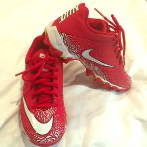 Nike boys football cleats 🏈